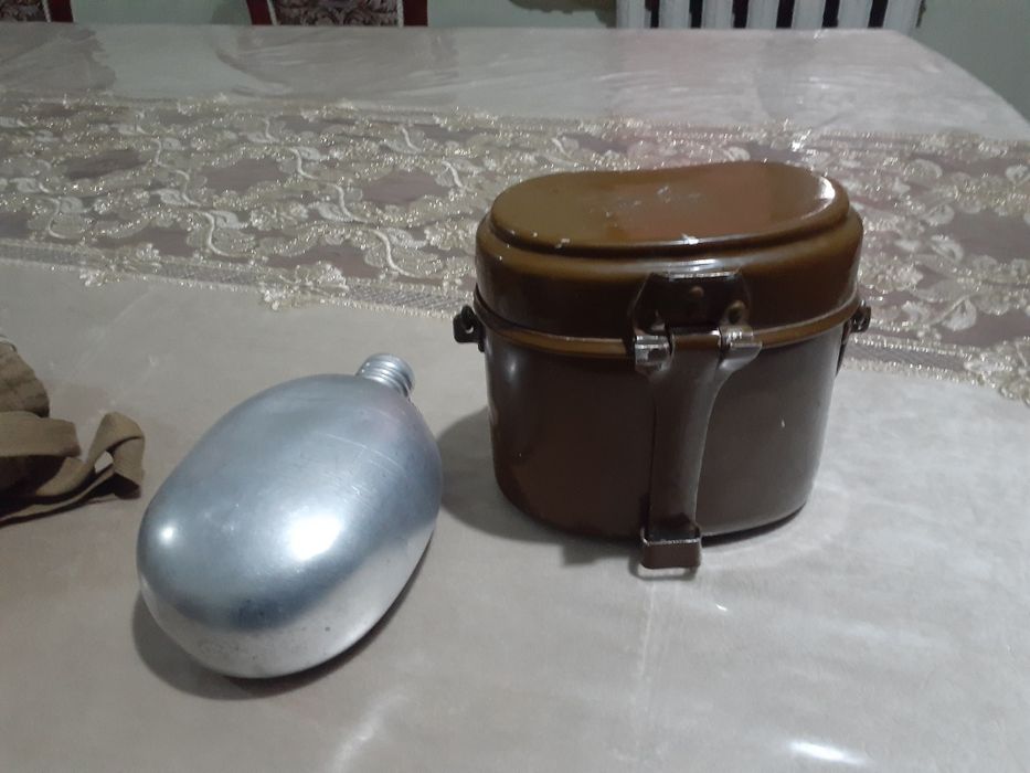 Котелок и фляшка