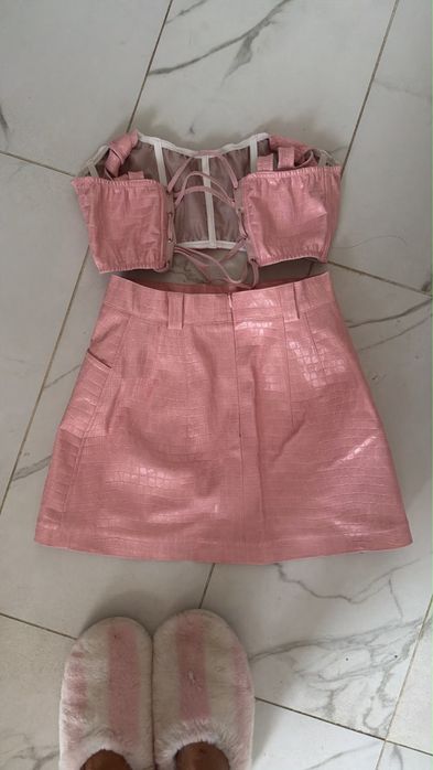 Set deosebit damă: Top corset și fustă mini roz, textură croco, mărimea S
