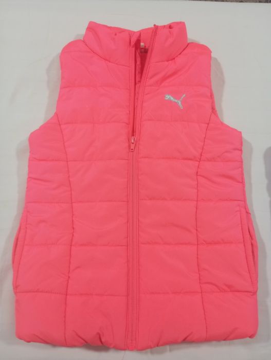 Продается теплая безрукавка для девочки 6-8 лет.