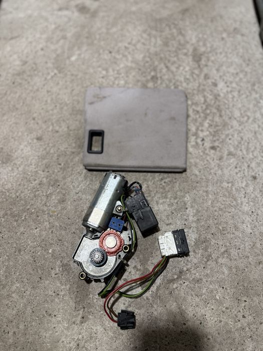 Моторчик с кнопкой на электро люк BMW e36