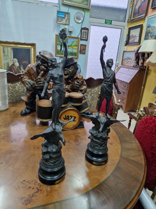 Чифт страхотни антикварни френски фигури статуетки