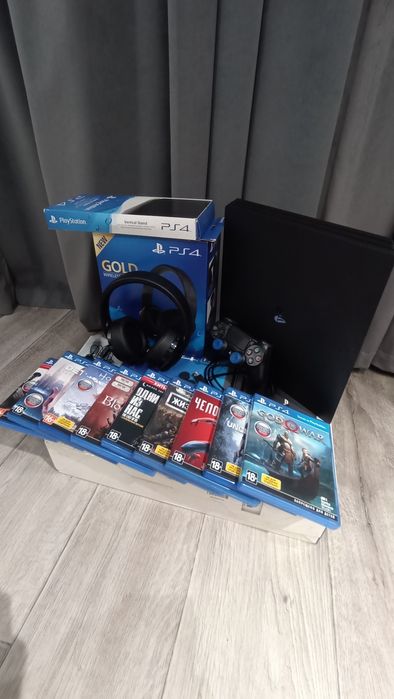 Sony PS4 Pro 1 Tb + 9 дисков с играми
