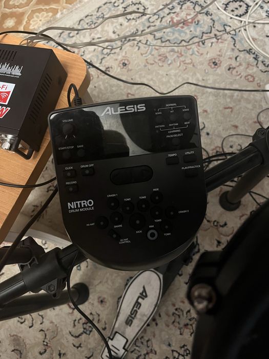 Продам электробарабанную установку Alesis