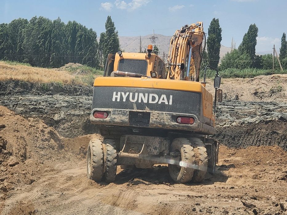 Продается экскаватор