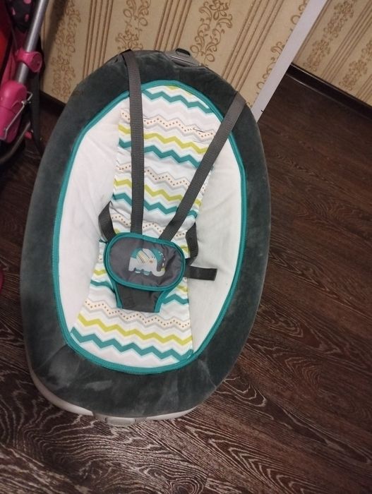 Продам качелю и шезлонг