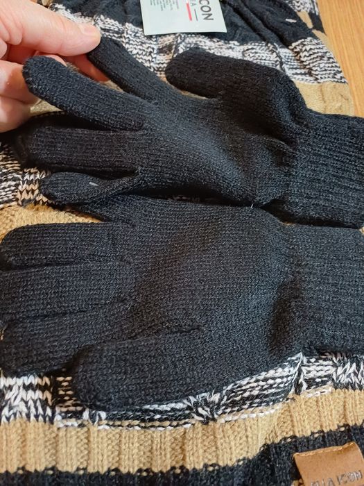 Set iarna nou cu eticheta