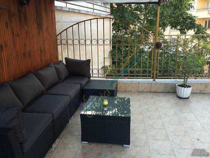 Чудесен тристаен апартамент във фамилна сграда