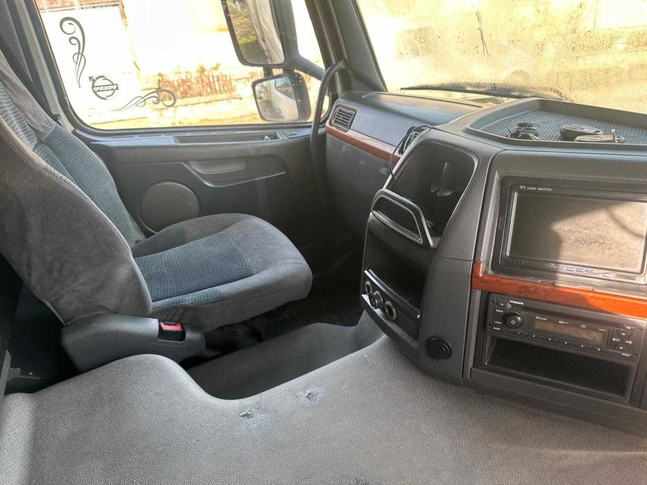 Vând  Volvo 8*4 basculanta