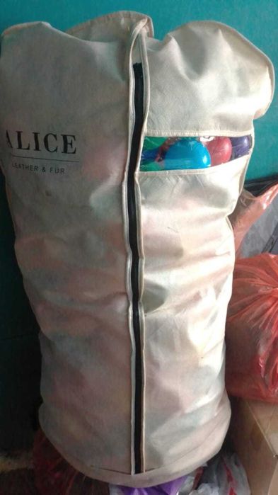 Продам шарики для бассейна. состояние новых.