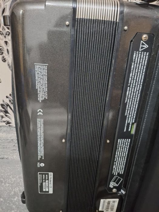 Vând acordeon Roland Fr5