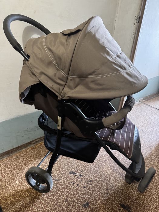 Прогулочная детская коляска