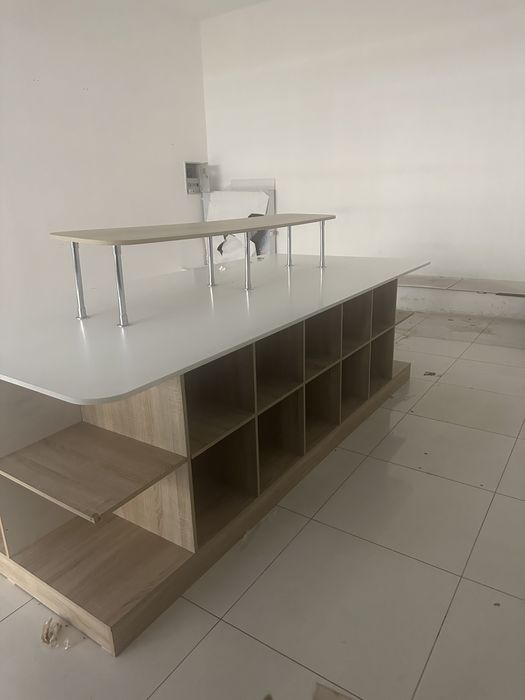 Стол большлй вместительный