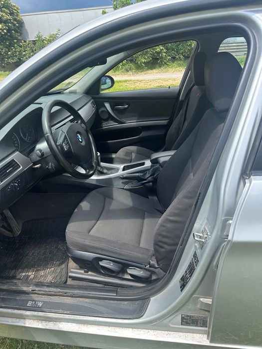 Продавам BMW 320