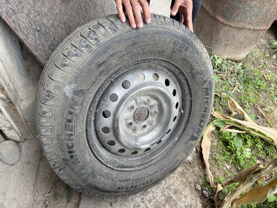 Michelin 225/70/16 114/3