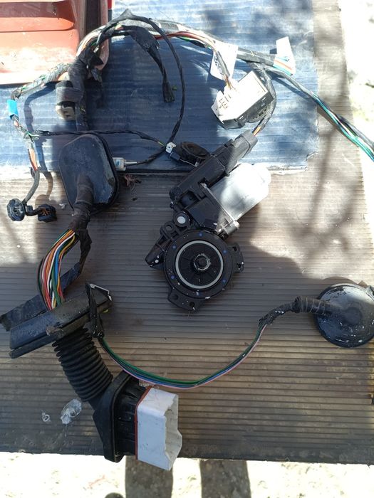 Capace pe 16 cric mecanic geam stanga fata Kia cablaj electric