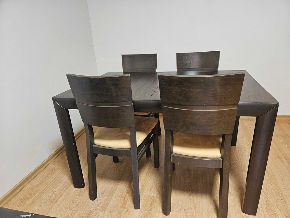 Разтегателна трапезна маса с 4 стола