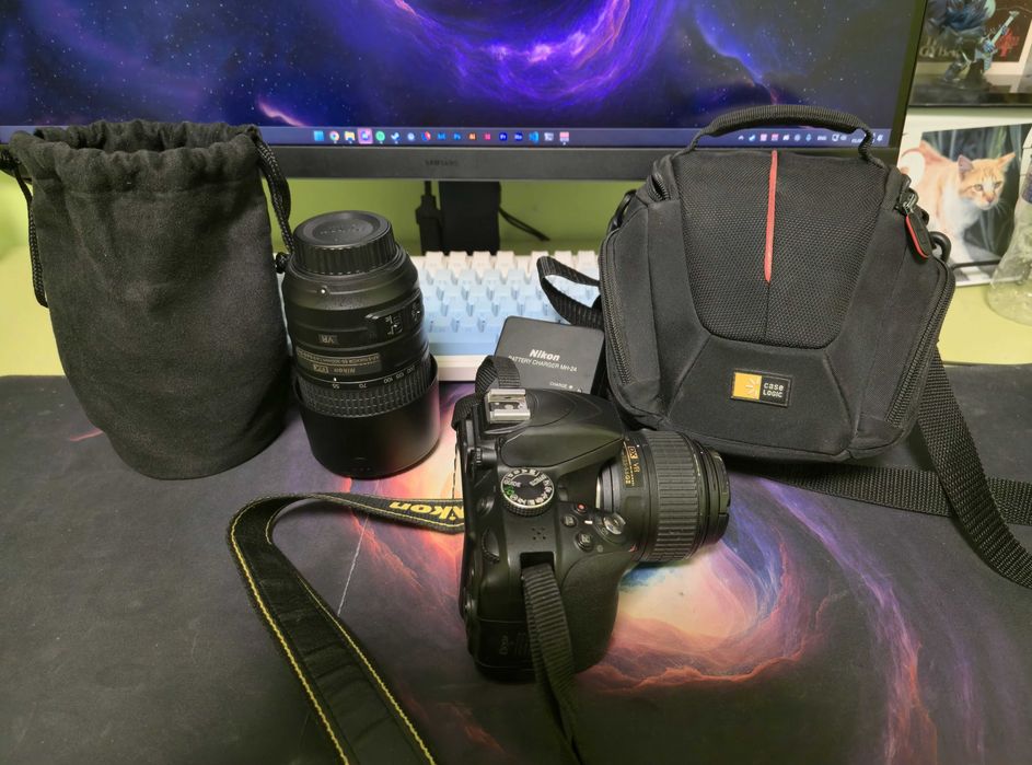 Фотоапарат Nikon D3300 + 2 NIKKOR VR Обектива + 2 Батерии + Чанта