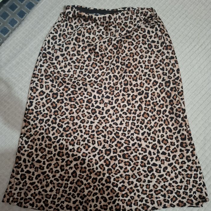 Fusta satin leoardata