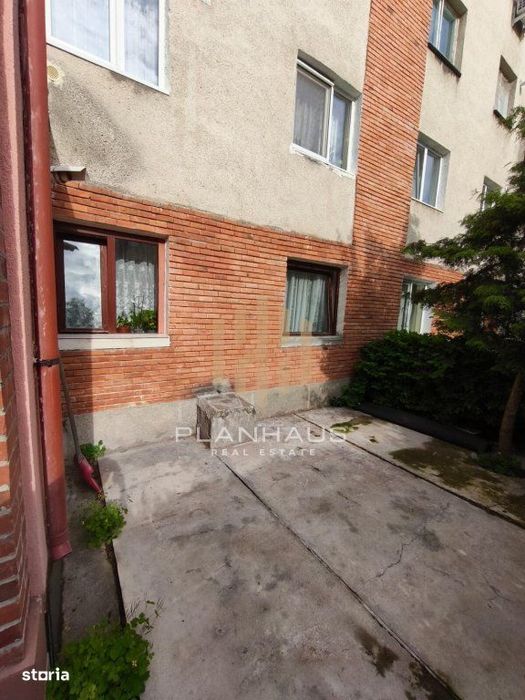 Apartament spațios cu 2 intrări, curte privată – 81 mp utili – la 50 m