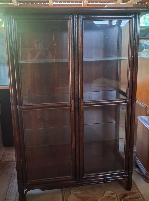 Vitrina lemn bambus