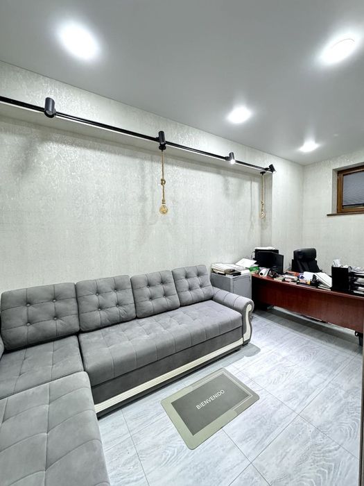 Паркентский. Сдаётся 2х комнатный офис  50м2.Цокольный!