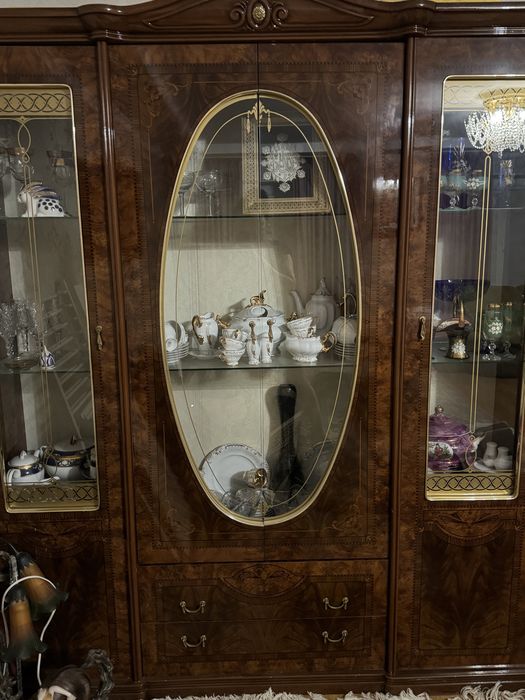 Классический Шкаф-витрина