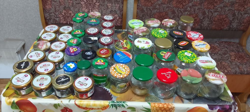 Банки с винтовыми крышками по 50 тенге
