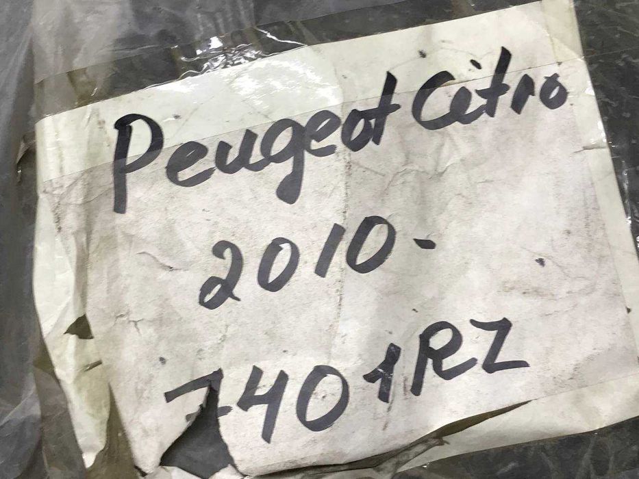 Передний Бампер Peugeot 3008 09-