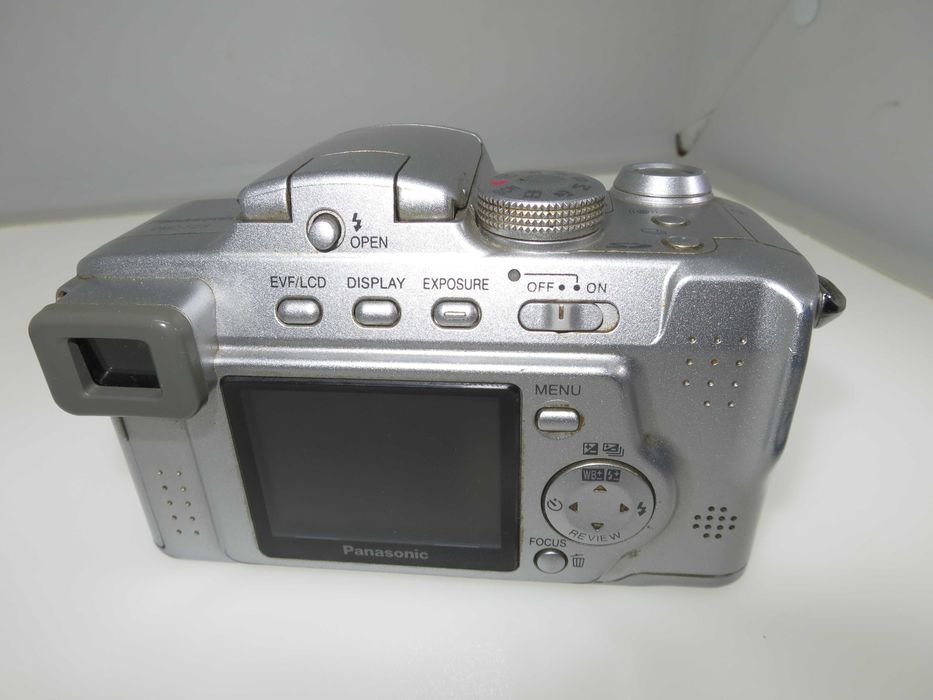 Panasonic Lumix DMC-FZ5 компактен фотоапарат с Leica ретро камера