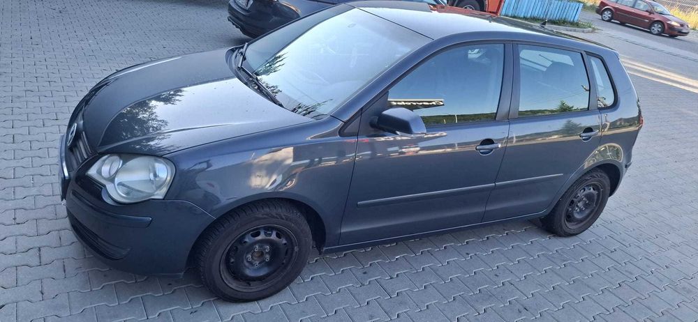 Vând polo 1.9 /2800euro neg
