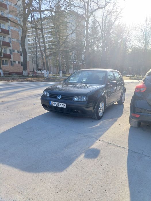 Vând  sau schimb golf4