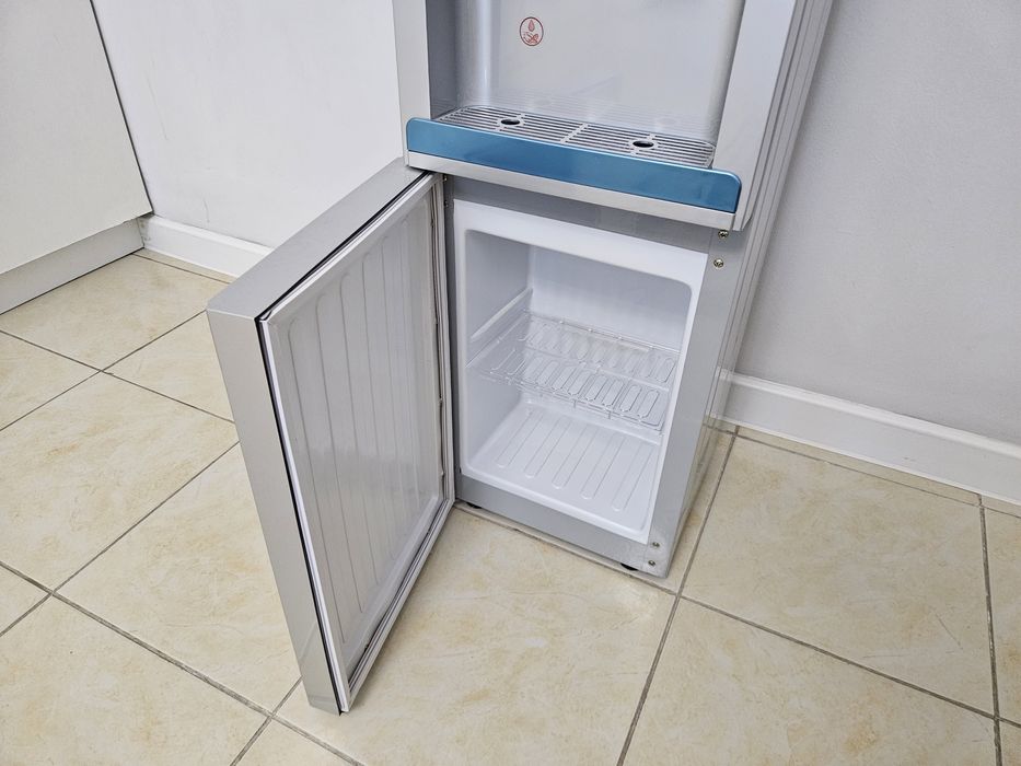 Кулер для воды, диспенсер