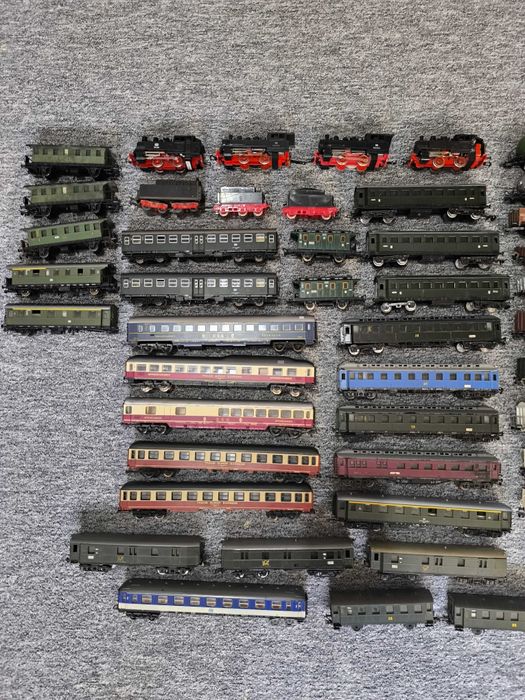 Lot vagoane, locomotive, sine scara HO