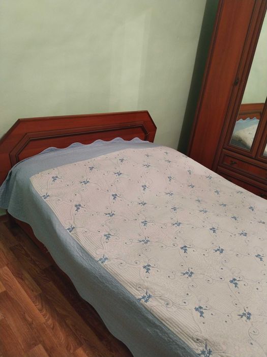 Продам спальный гарнитур.