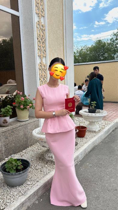 Двойка нежно розовым цвете