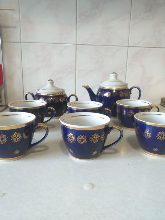 Продам  2 сервиза  производства СССР.