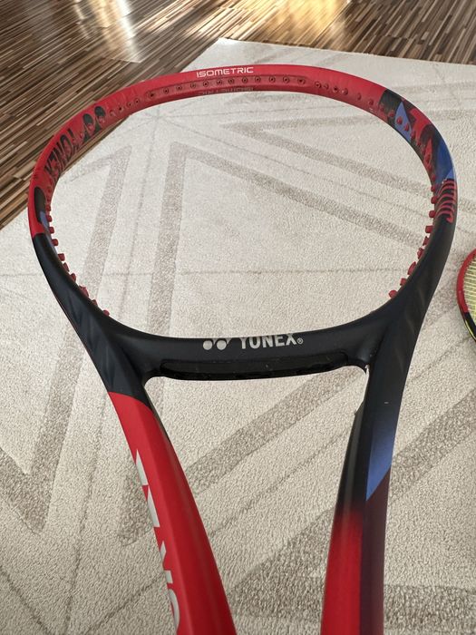 Vând Yonex Vcore 95
