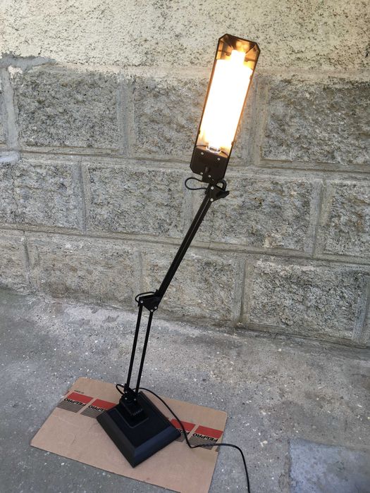 настолна лампа от Дания