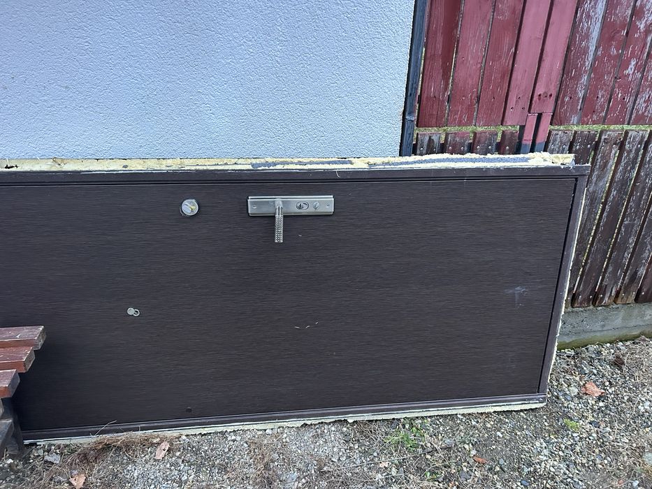 Usa metalica  in stare buna