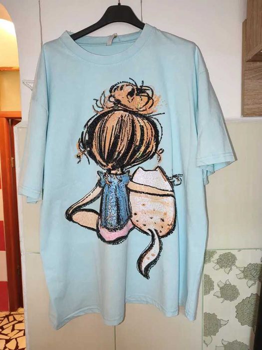 Tricou cu grafica colorata dama