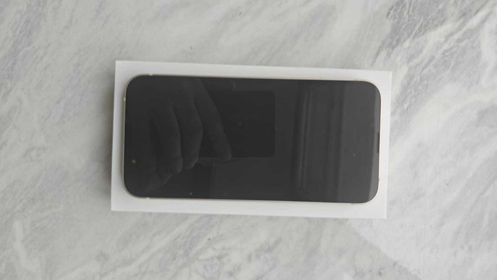 Продам Iphone 13