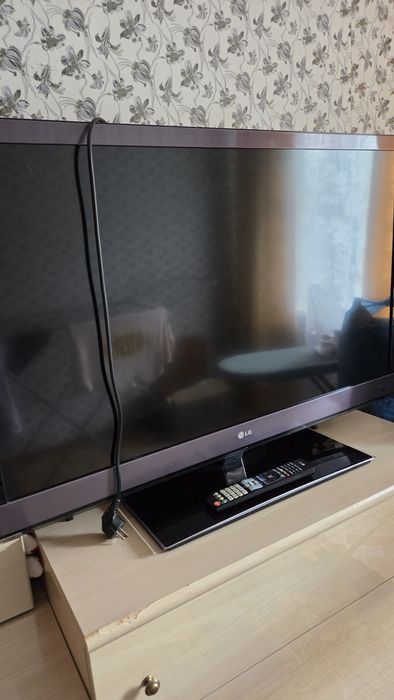 Телевизор 2 шт LG.