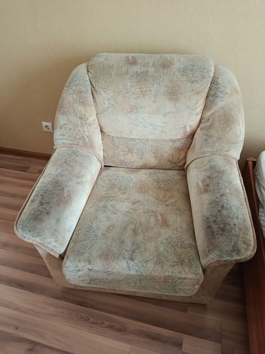 Мягкий уголок (диван и два кресла)
