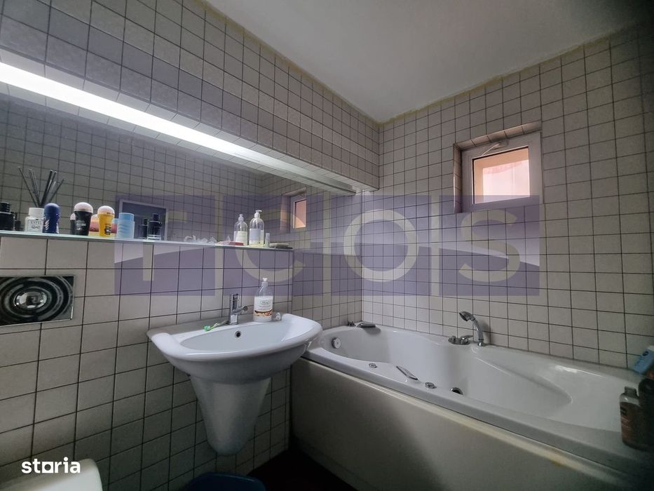 Vanzare 3 Camere -  Semidecomandat - Mall Vitan