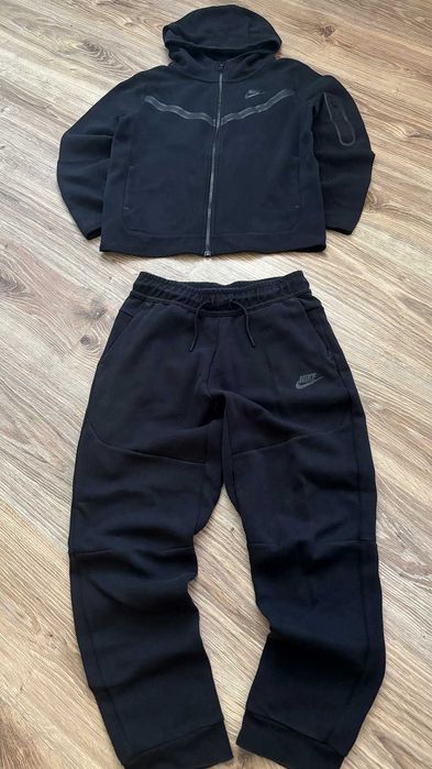 Nike Tech Fleece комплект черен суитшърт и долнище