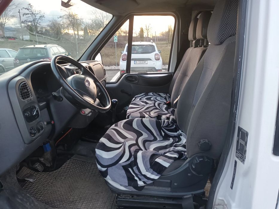 Vând Ford transit basculabil pe 3 parti