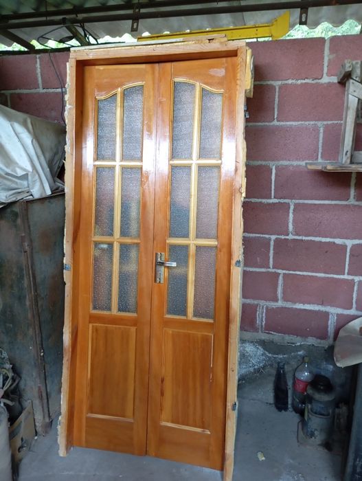 Продам межкомнатные деревянные двери