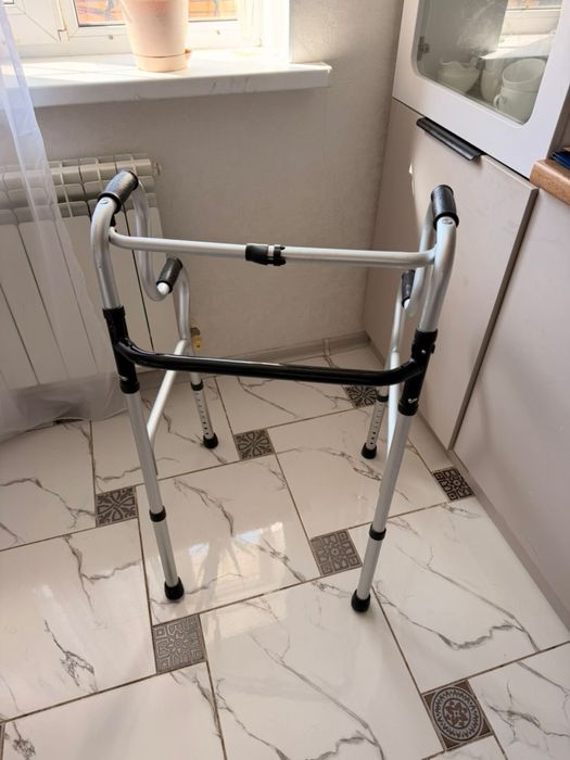 Ходунки для взрослых.