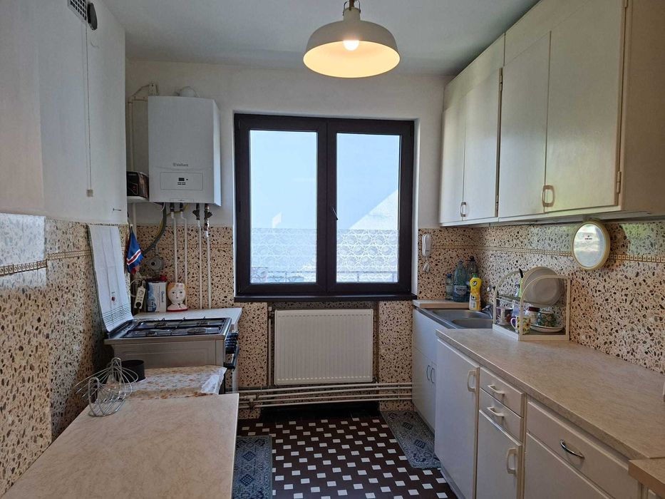 107 mp într-o vilă elegantă, retrasă și liniștită – zona Vasile Lascăr