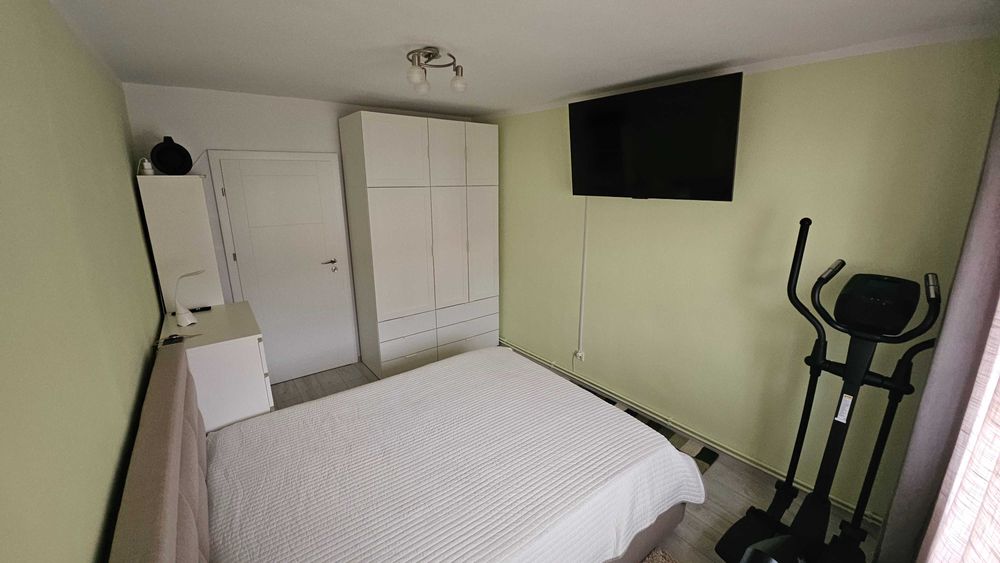 Vand apartament spatios 4 camere Noua